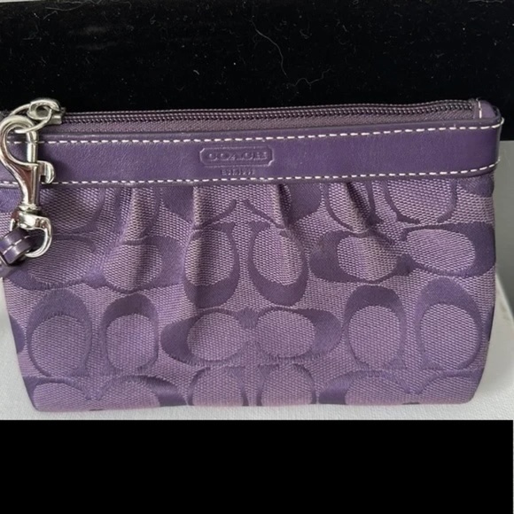 NWOT Coach Purple Wristlet - Picture 1 of 4